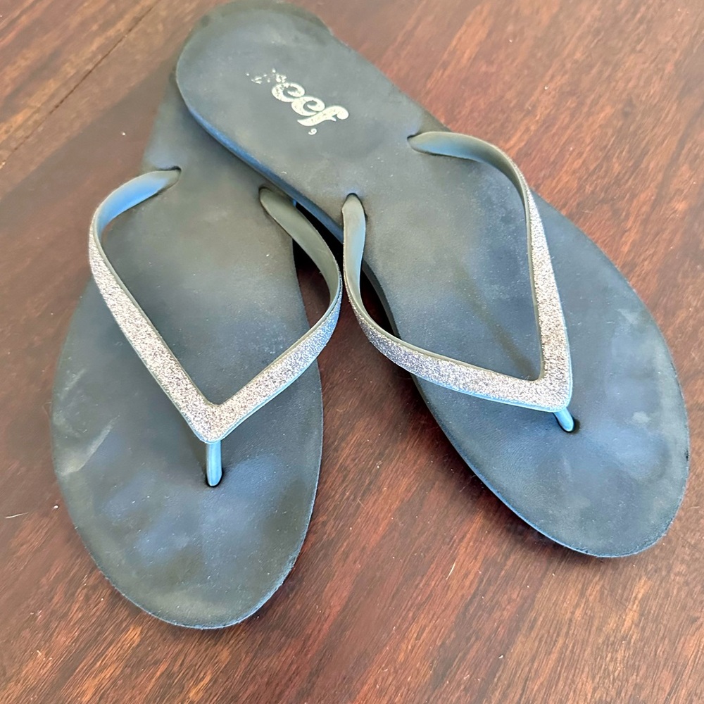 Reef women’s flip flops